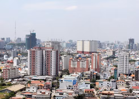 Khủng hoảng kéo dài khiến thị trường bất động sản chịu áp lực giảm giá mạnh trong 12-18 tháng qua. Ảnh: Vũ Lê