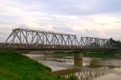 Cầu cũ.