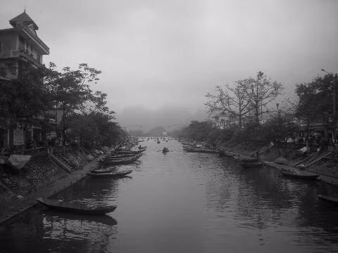 dòng suối Yến yên bình cho ta về cõi Phật