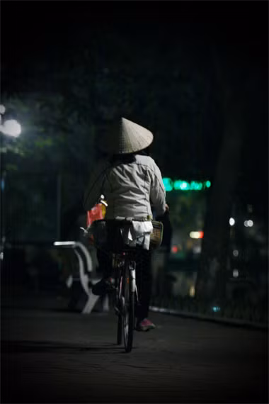 Người bán hàng rong đêm.