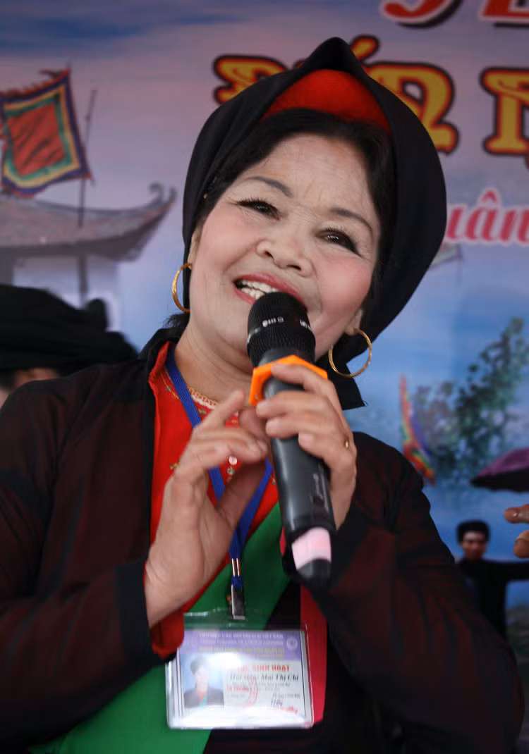 Những liền chị đã có tuổi, lời ca tiếng hát càng nồng ấm, mặn mà Những liền chị đã có tuổi, lời ca tiếng hát càng nồng ấm, mặn mà