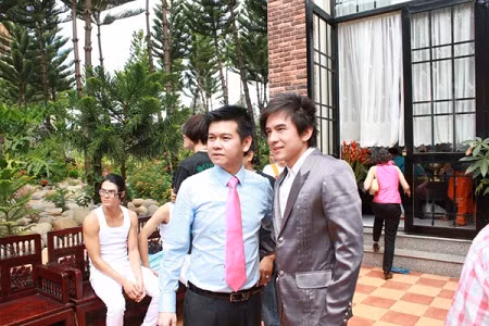 Nhiều ngôi sao ca nhạc có mặt trong ngày khai trương...