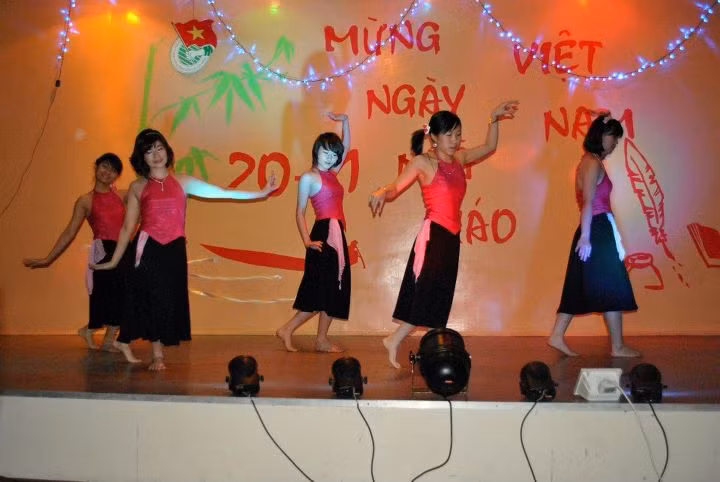 Chương trình đặc biệt mừng ngày nhà giáo của SV Việt tại Nga ảnh 6