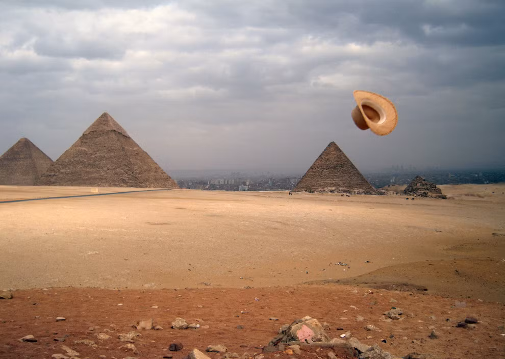 BY THE WIND OF CHANGE: Ảnh chụp kim tự tháp Giza, Ai Cập, của John Head. BY THE WIND OF CHANGE: Ảnh chụp kim tự tháp Giza, Ai Cập, của John Head.