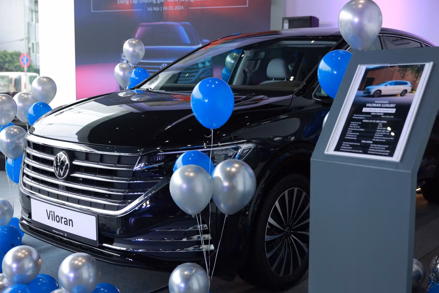Volkswagen Viloran chính thức lộ diện tại showroom Volkswagen I.D Auto số 315 Nguyễn Khoái, Thanh Lương, Hai Bà Trưng, Hà Nội.
