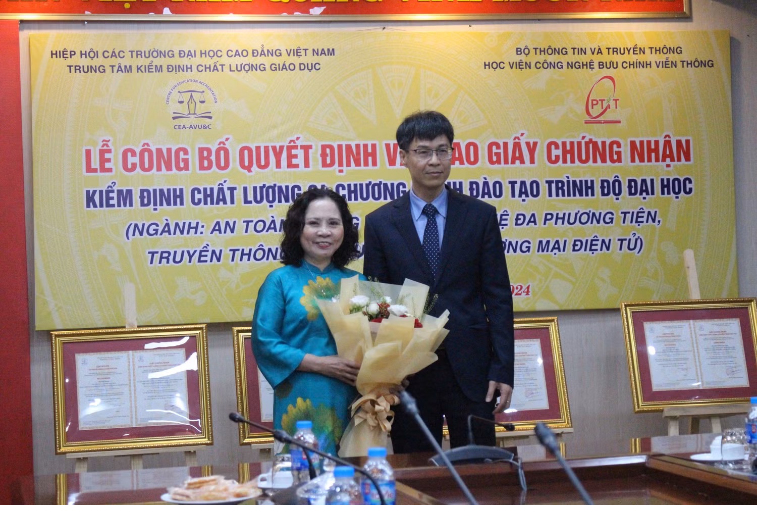 GDVN_chup anh lưu niệm 2.jpg