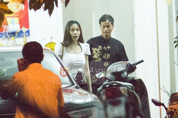 Có thể thấy nữ ca sĩ đã lấy lại vóc dáng thon gọn sau khi sinh
