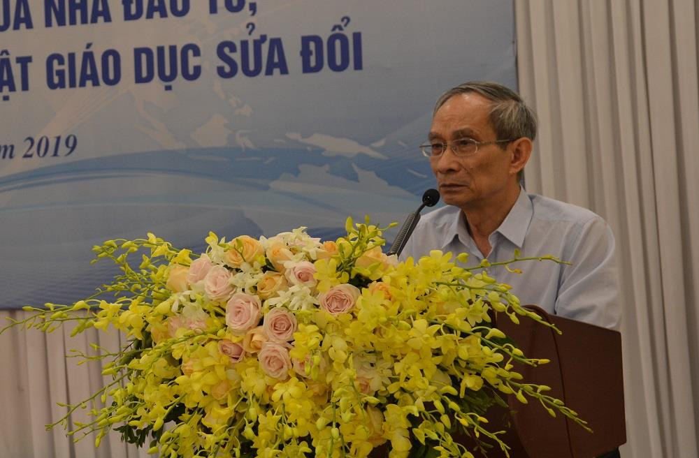 Thầy Khang cho rằng: "Một con người nếu như chặt hai chân, hai tay đi tức là tước quyền sở hữu, quyền điều hành nhà trường thì các trường đã hình thành thì làm sao tồn tại được nữa”.