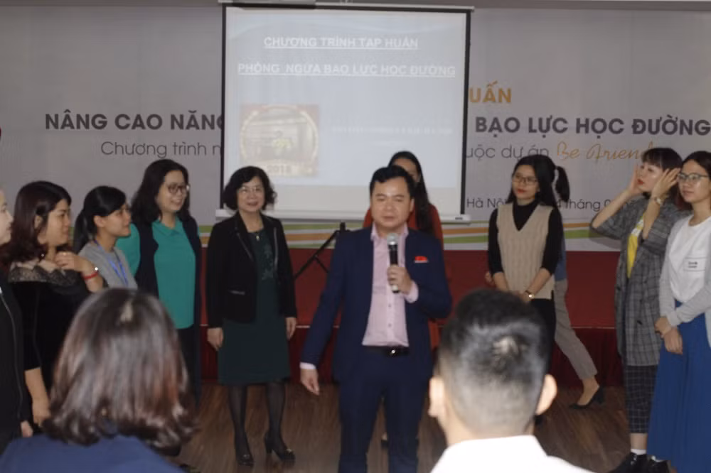 Buổi tập huấn là cơ hội để các trường học chia sẻ với nhau về vấn đề bạo lực học đường qua đó đúc rút được kinh nghiệm trong việc phòng ngừa vấn nạn này (ảnh Trinh Phúc).