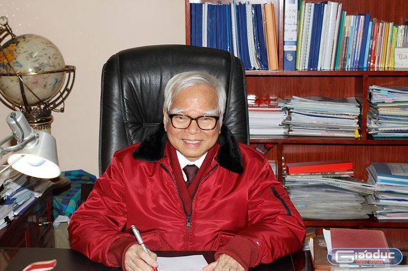 Thầy Nguyễn Văn Hòa Chủ tịch Hội đồng quản trị trường Trung học cơ sở và Trung học phổ thông Nguyễn Bỉnh Khiêm, Hà Nội (ảnh Trinh Phúc).