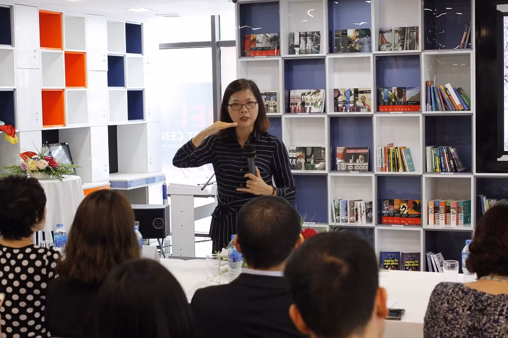 Bà Vũ Thi Kim Hường, giám đốc của Tập đoàn Giáo dục Atlantic (ảnh Trinh Phúc). Bà Vũ Thi Kim Hường, giám đốc của Tập đoàn Giáo dục Atlantic (ảnh Trinh Phúc).