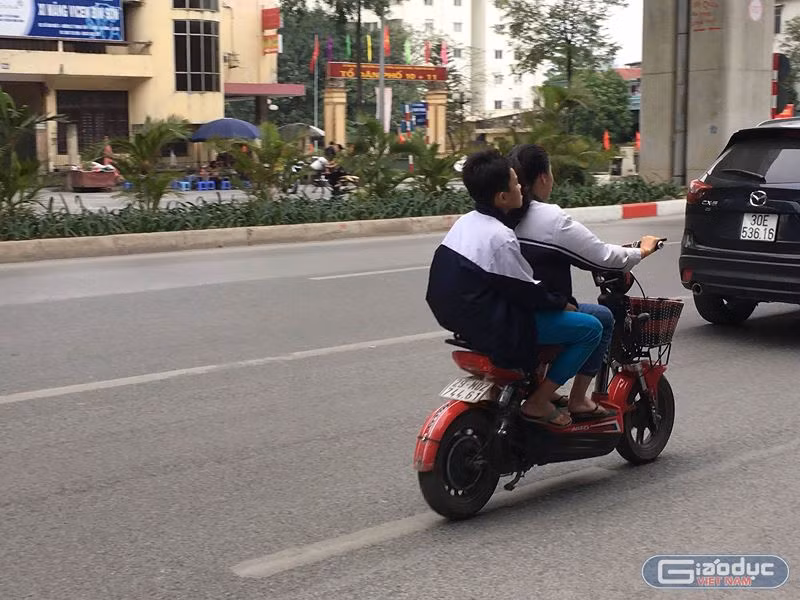 Bộ Giáo dục và Đào tạo yêu cầu học sinh thực hiện nghiêm về quy tắc an toàn giao thông (ảnh nguồn giaoduc.net.vn).