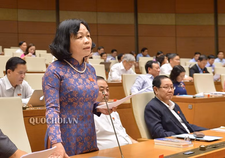 Đại biểu Quốc hội Nguyễn Thị Mai Hoa, Ủy viên thường trực Ủy ban Văn hóa, Giáo dục, Thanh niên, Thiếu niên và Nhi đồng của Quốc hội (ảnh quochoi.vn).