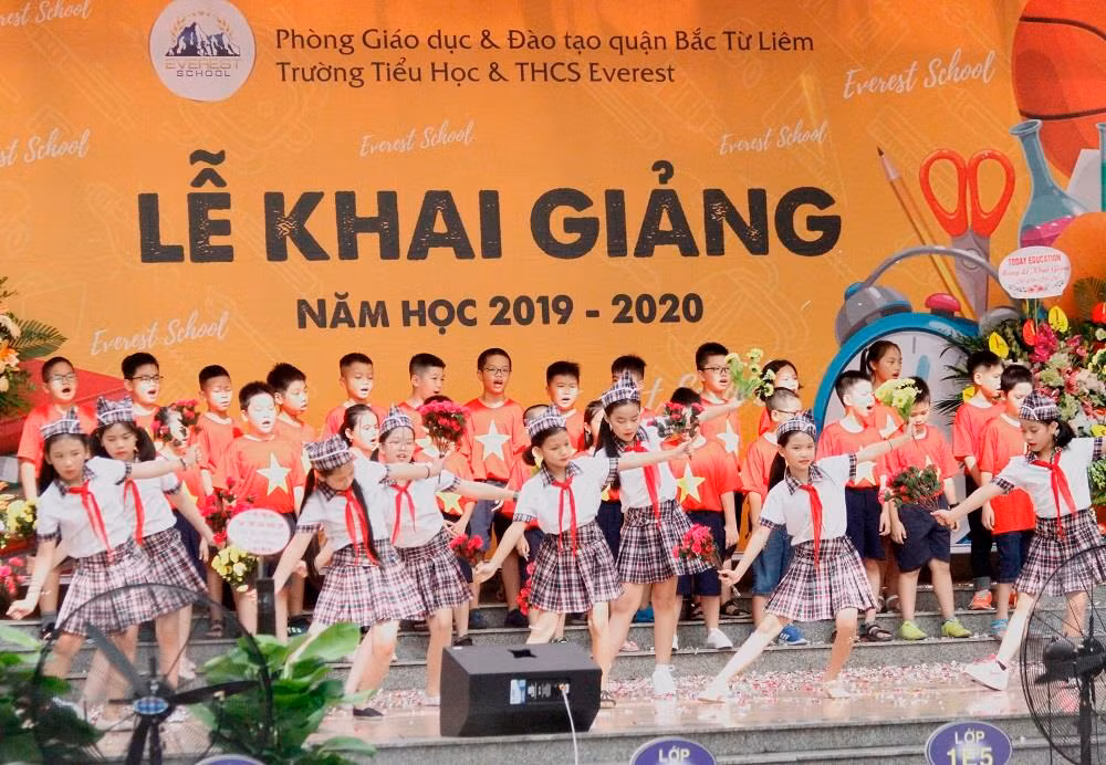Các tiết mục văn nghệ đã tạo không khí buổi lễ vui tươi (ảnh Trinh Phúc). Các tiết mục văn nghệ đã tạo không khí buổi lễ vui tươi (ảnh Trinh Phúc).