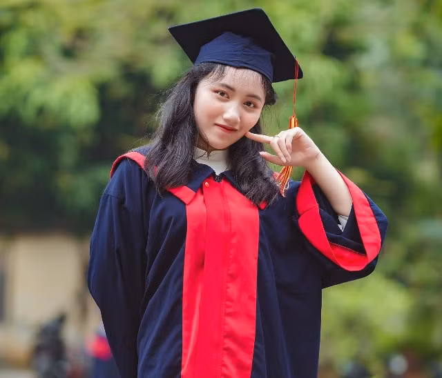 Ngô Thu Hà - học sinh lớp 12 chuyên Toán, trường trung học phổ thông chuyên Hùng Vương (Phú Thọ). Ảnh: NVCC