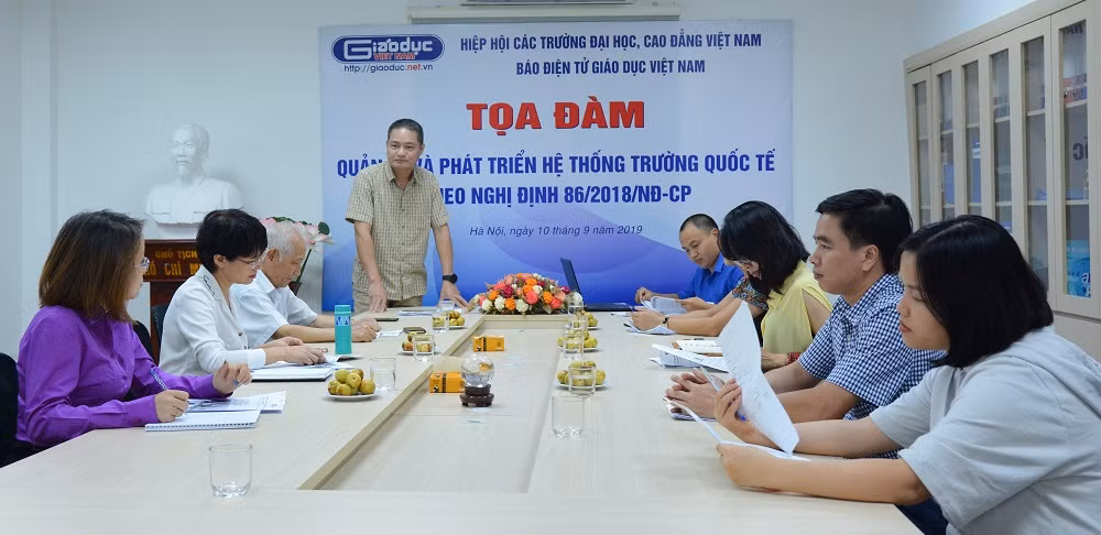 Quang cảnh buổi tọa đàm “Quản lý và phát triển hệ thống trường quốc tế theo Nghị định 86/2018/NĐ-CP” - ảnh Vũ Ninh. Quang cảnh buổi tọa đàm “Quản lý và phát triển hệ thống trường quốc tế theo Nghị định 86/2018/NĐ-CP” - ảnh Vũ Ninh.