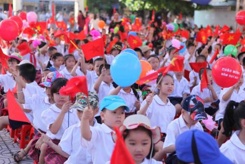 Theo quy định, tuyệt đối không được nhận trẻ thiếu tuổi vào lớp 1 (ảnh nguồn TTXVN).