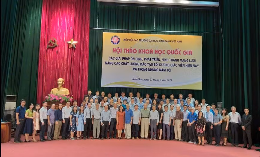 Các đại biểu dự hội thảo chụp ảnh lưu niệm, ảnh: Trinh Phúc. Các đại biểu dự hội thảo chụp ảnh lưu niệm, ảnh: Trinh Phúc.