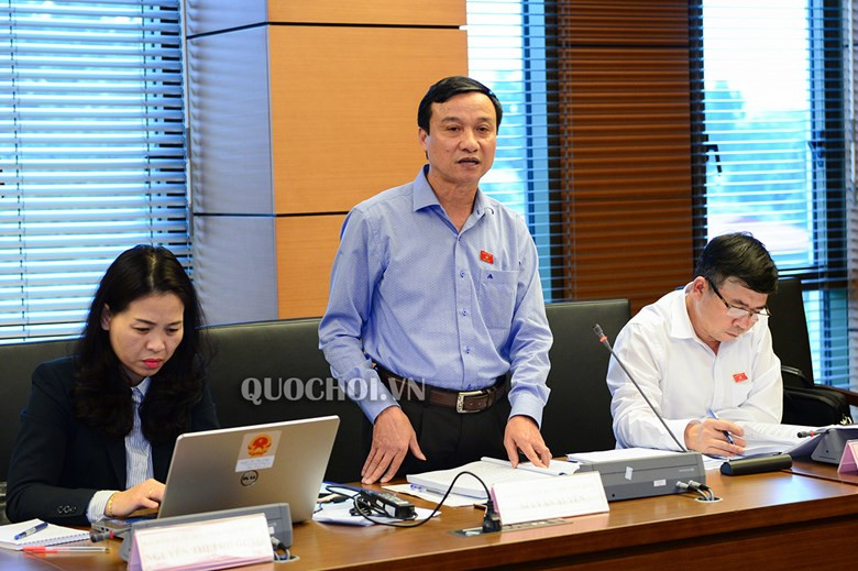 Ông Bùi Văn Xuyền, Ủy viên thường trực Ủy ban pháp luật của Quốc hội (quochoi.vn). Ông Bùi Văn Xuyền, Ủy viên thường trực Ủy ban pháp luật của Quốc hội (quochoi.vn).