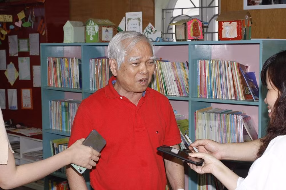 Thầy Nguyễn Văn Hòa Chủ tịch Hội đồng quản trị trường Trung học cơ sở và Trung học phổ thông Nguyễn Bỉnh Khiêm, Hà Nội (ảnh Trinh Phúc).