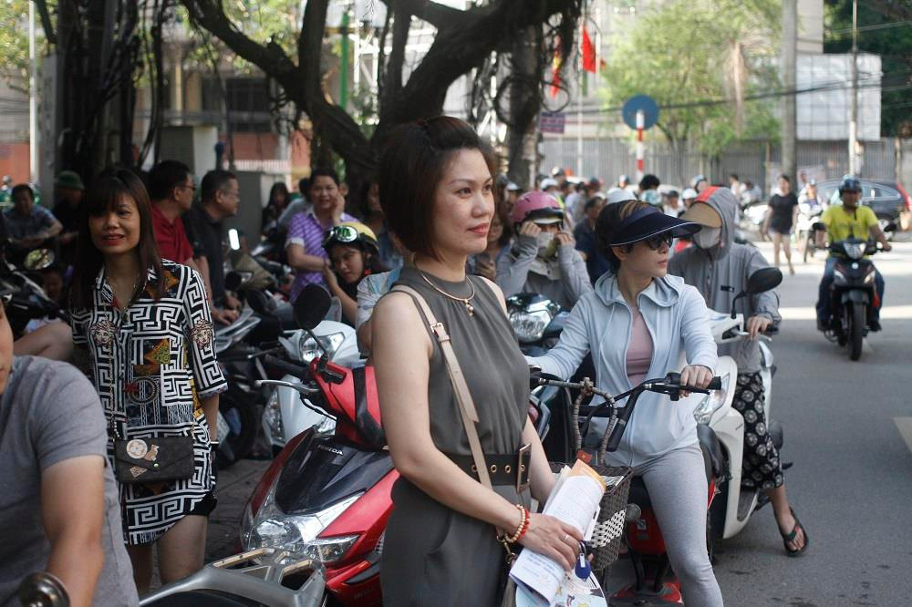 Chị Nguyễn Tuyết Lan cho rằng kỳ thi quá áp lực và không cần thiết (ảnh Trinh Phúc). Chị Nguyễn Tuyết Lan cho rằng kỳ thi quá áp lực và không cần thiết (ảnh Trinh Phúc).