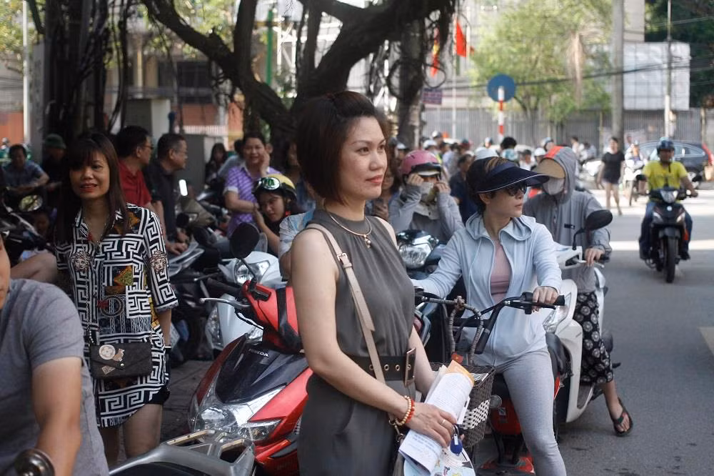 Chị Nguyễn Tuyết Lan cho rằng kỳ thi quá áp lực và không cần thiết (ảnh Trinh Phúc). Chị Nguyễn Tuyết Lan cho rằng kỳ thi quá áp lực và không cần thiết (ảnh Trinh Phúc).