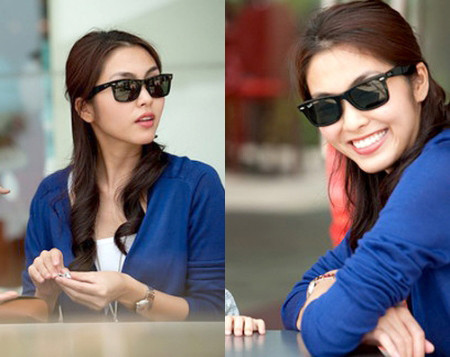 Ngoài ra, Ray-Ban cũng là thương hiệu kính yêu thích của Hà Tăng. Cô thường xuyên xuất hiện với mẫu kính Wayfarer đình đám của nhãn hiệu này.