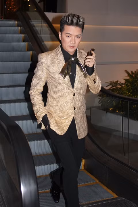 Mr. Đàm. Mr. Đàm.
