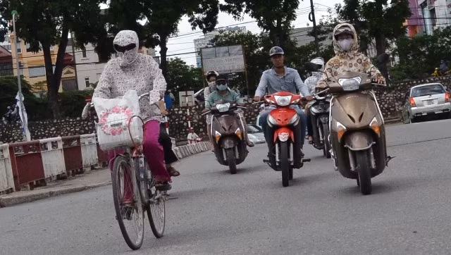 Nếu mặc như thế này ra đường thì rất khó có thể nhận dạng đó là ai.