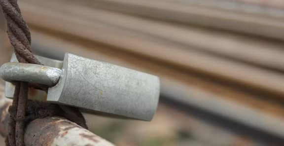 Chiếc khóa chống phá, chống cắt.