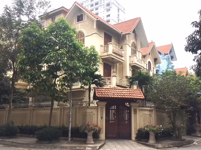 Theo đề xuất của Bộ Tài Chính, nhà ở riêng lẻ diện tích sàn xây dựng càng lớn sẽ chịu thuế càng cao. Ảnh: Vũ Phương. Theo đề xuất của Bộ Tài Chính, nhà ở riêng lẻ diện tích sàn xây dựng càng lớn sẽ chịu thuế càng cao. Ảnh: Vũ Phương.