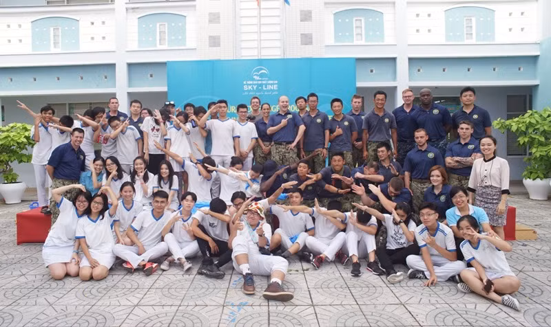 Giao lưu giữa Hải quân Hoa Kỳ và học sinh Đà Nẵng. Ảnh: AN Giao lưu giữa Hải quân Hoa Kỳ và học sinh Đà Nẵng. Ảnh: AN