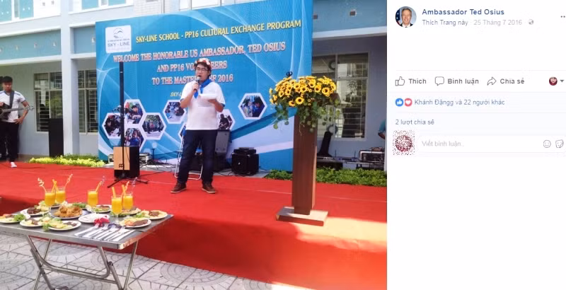 Bức ảnh MC Đặng Gia Khánh trên facebook cá nhân của ngài Đại sứ Mỹ Ted Osius. Bức ảnh MC Đặng Gia Khánh trên facebook cá nhân của ngài Đại sứ Mỹ Ted Osius.