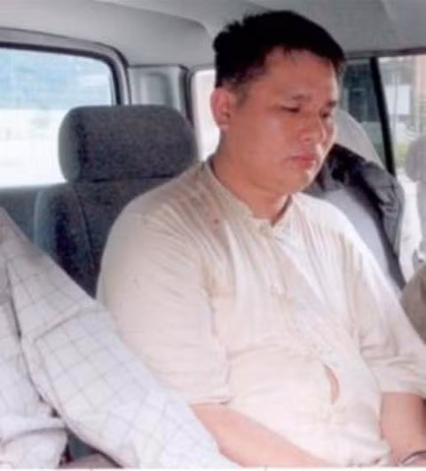 Nguyễn Chiến Thắng (còn gọi là Thắng "béo", Thắng "hường"), 42 tuổi, quê ở Nam Ðàn, Nghệ An sinh ra trong một gia đình nổi tiếng về buôn bán ma túy. Không chỉ buôn bán ma tuý, đường dây của Thắng còn tham gia vận chuyển trái phép ngoại tệ qua biên giới. Nguyễn Chiến Thắng, sau khi bị bắt và khai nhận toàn bộ hành vi phạm tội của mình và đồng bọn đã thắt cổ tự tử trong trại giam.Cho đến thời điểm bị bắt, các đối tượng trong đường dây của Thắng đã vận chuyển, mua bán trái phép 144 bánh hêrôin và vận chuyển trái phép 80.000USD qua biên giới. Nguyễn Chiến Thắng (còn gọi là Thắng "béo", Thắng "hường"), 42 tuổi, quê ở Nam Ðàn, Nghệ An sinh ra trong một gia đình nổi tiếng về buôn bán ma túy. Không chỉ buôn bán ma tuý, đường dây của Thắng còn tham gia vận chuyển trái phép ngoại tệ qua biên giới. Nguyễn Chiến Thắng, sau khi bị bắt và khai nhận toàn bộ hành vi phạm tội của mình và đồng bọn đã thắt cổ tự tử trong trại giam.Cho đến thời điểm bị bắt, các đối tượng trong đường dây của Thắng đã vận chuyển, mua bán trái phép 144 bánh hêrôin và vận chuyển trái phép 80.000USD qua biên giới.