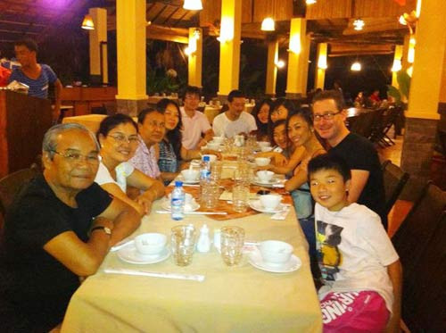 Ba mẹ và cả gia đình luôn có mặt bên cạnh Đoan Trang trong kỳ nghỉ ở Việt Nam... Ba mẹ và cả gia đình luôn có mặt bên cạnh Đoan Trang trong kỳ nghỉ ở Việt Nam...