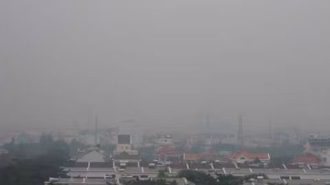 7h30 sáng mà trời TP.HCM sương mù như Đà Lạt.
