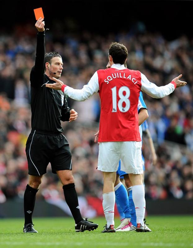 Dùng nhiều đồng hương: Trong quá khứ Wenger có Thierry Henry, Patrick Vieira, Robert Pires chơi rất thành công. Nhưng trong lúc bóng đá Pháp đang thiếu tài năng thực sự, thì những Squillaci, Kosscielny hay Diaby vẫn chỉ ở mức trung bình