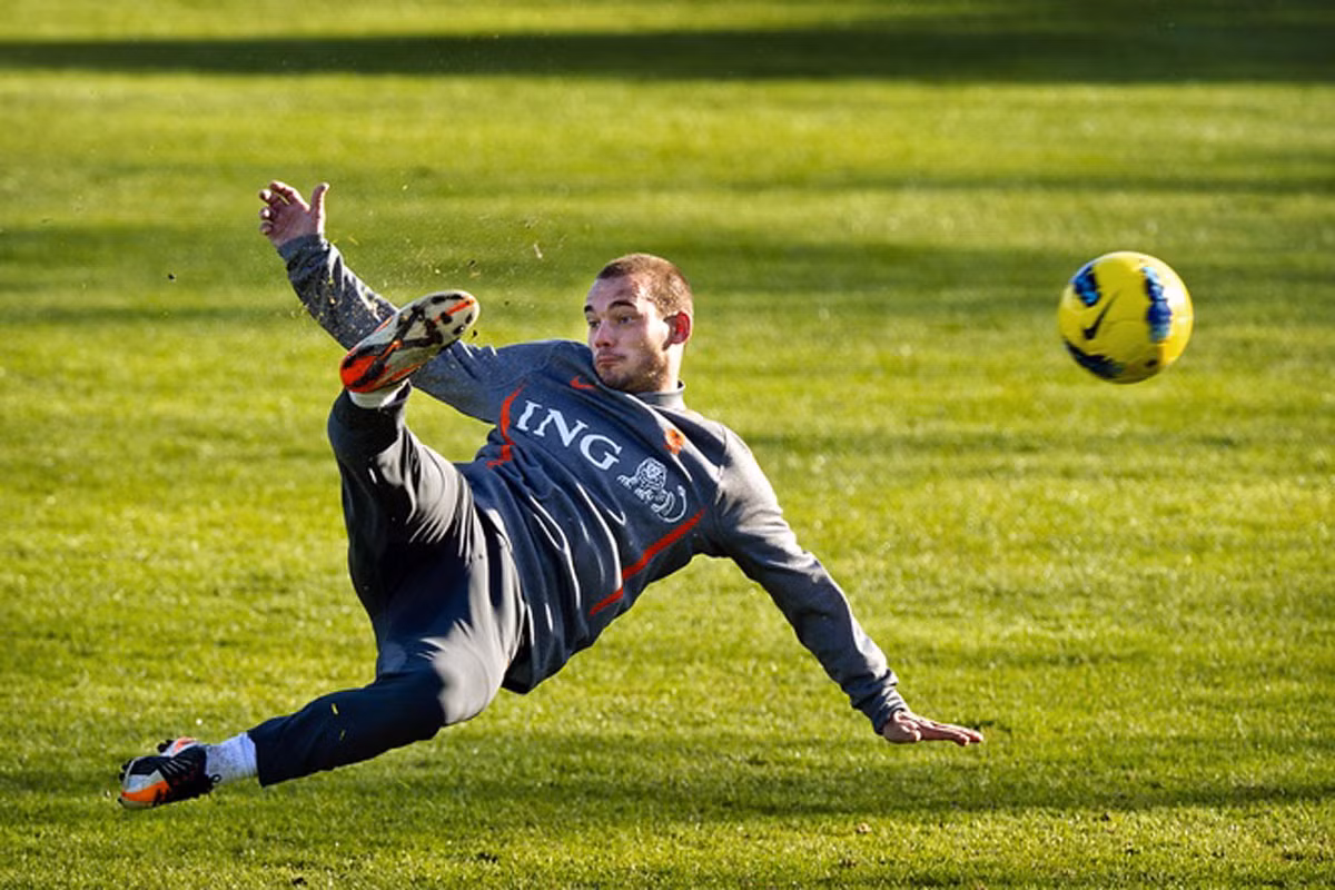 Wesley Sneijder (Hà Lan) tập luyện chuẩn bị trước trận giao hữu Hà Lan - Thụy Sĩ Wesley Sneijder (Hà Lan) tập luyện chuẩn bị trước trận giao hữu Hà Lan - Thụy Sĩ