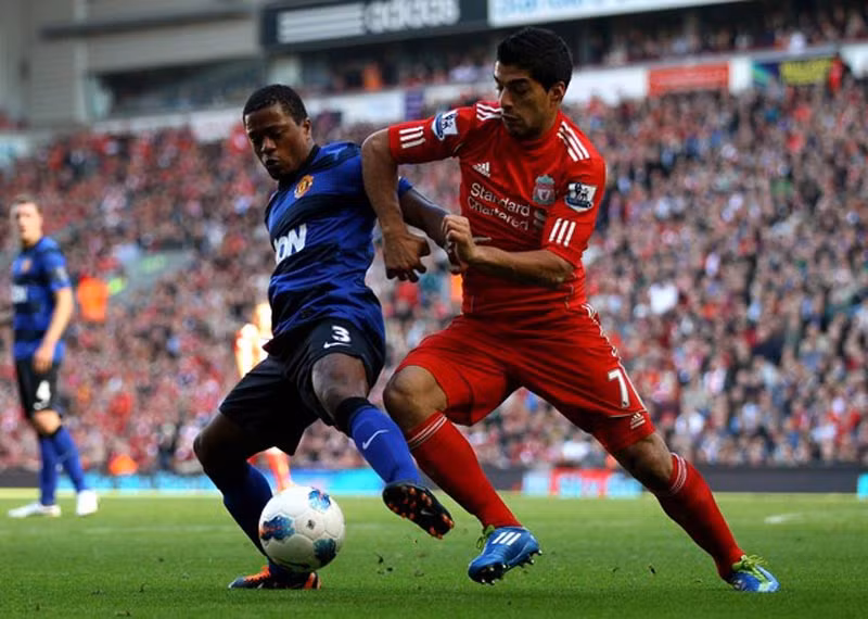 Suarez càng đá càng hăng, và cũng càng tiểu xảo hơn