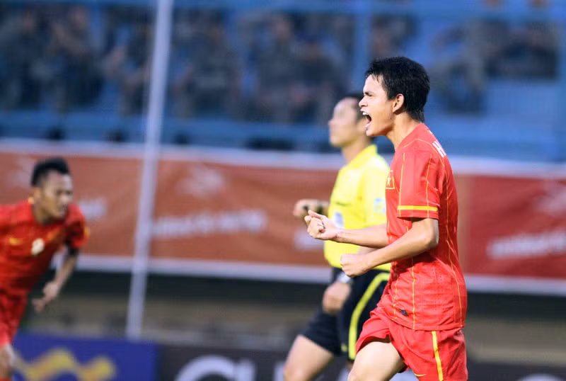 Đình Tùng với bàn thắng san bằng tỷ số đưa U23 Việt Nam trở lại đường ray