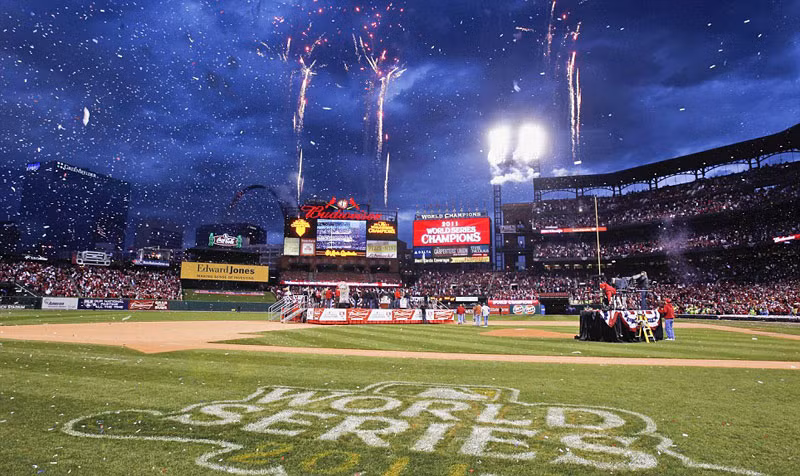 Pháo hoa trong lễ ăn mừng chức vô địch Thế giới môn bóng chày của St. Louis Cardinals (Mỹ)