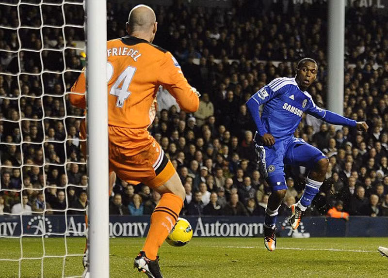 Nhưng phút 23, Daniel Sturridge đã tái lập thế quân bình ở White Hart Lane