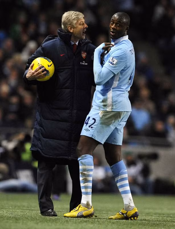 Wenger: "Sao cậu không đến với tôi???", Yaya Toure: "Vì ông trả ít hơn họ một số 0"