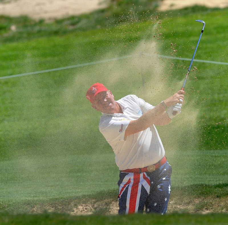 Tay golf John Daly thực hiện cú đánh ở lỗ thứ 12 tại Sydney, Australia