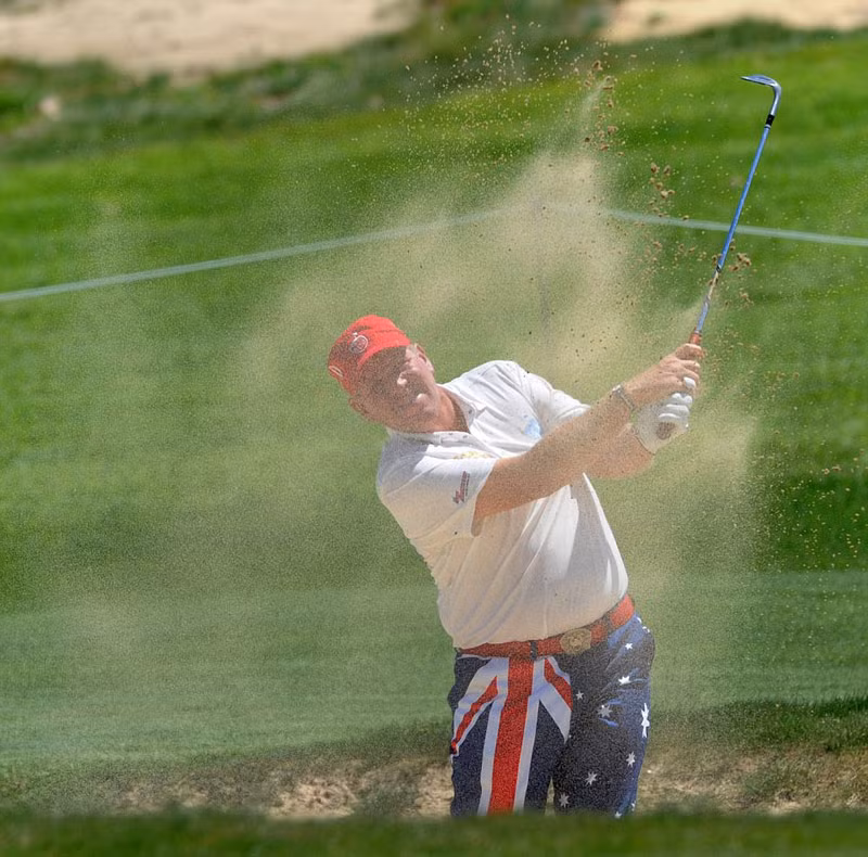 Tay golf John Daly thực hiện cú đánh ở lỗ thứ 12 tại Sydney, Australia