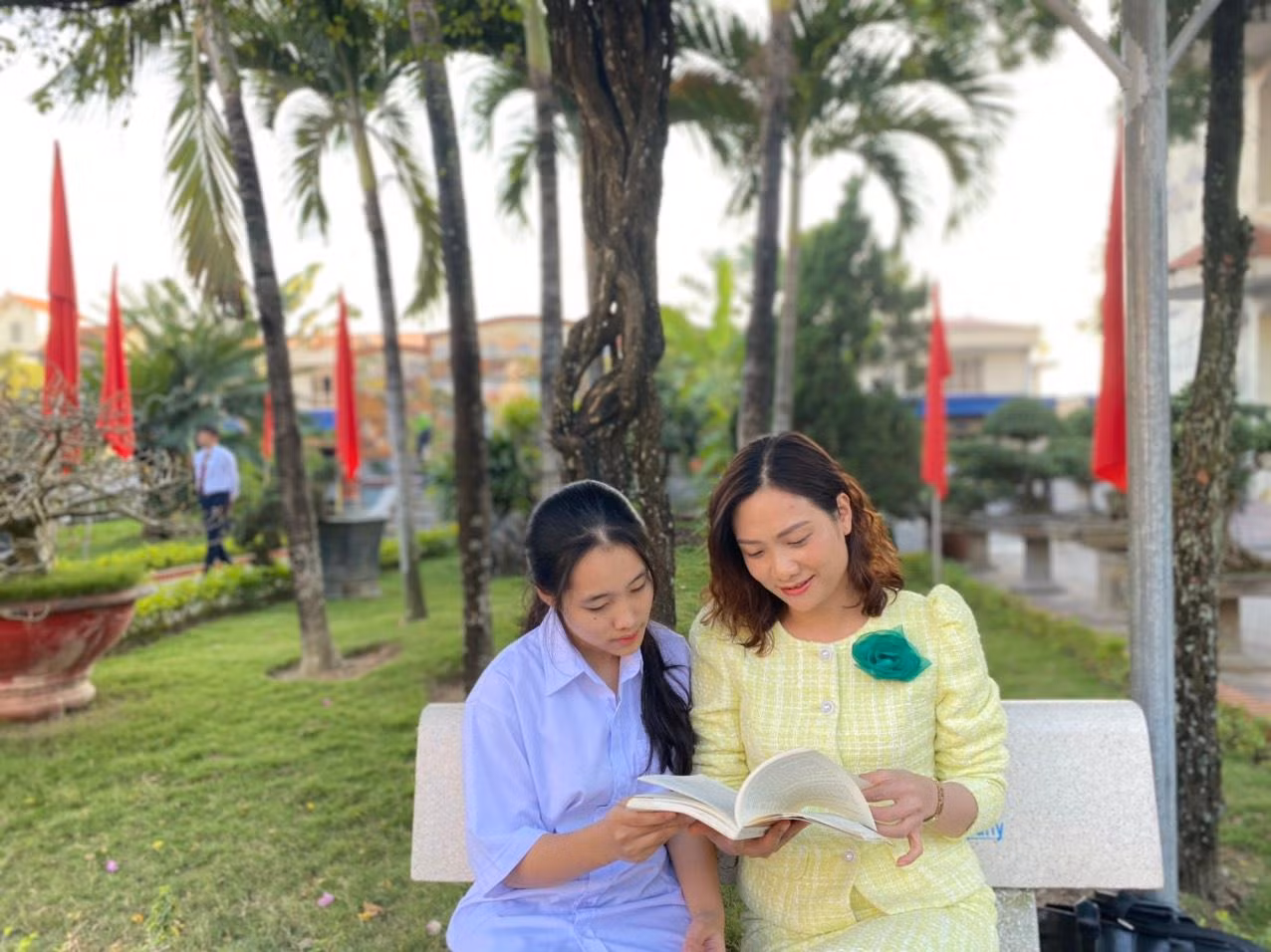 Đồng hành cùng Phương Thảo từ năm lớp 10, cô giáo Quyên nhận xét: "Em là một học sinh có tài, có trí, luôn luôn đặt mục tiêu rất cao và hướng bản thân khi làm một việc gì đều phải hết mình, khát khao chiến thắng" (Ảnh: NVCC)