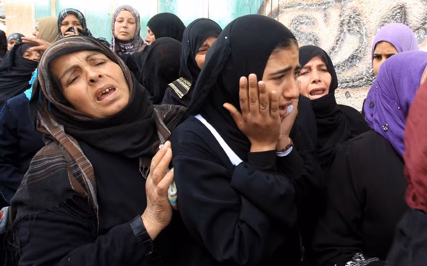 Ngày 13/3, một thỏa thuận ngừng bắn "toàn diện và hai chiều" giữa các nhóm vũ trang Palestine và Israel đã được đưa ra, chấm dứt những đợt nã hàng loạt tên lửa. Song, dải Gaza đã phải chứng kiến một cảnh tan thương, đổ nát chưa từng thấy.