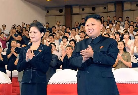 Hyon Song-wol xuất hiện bên cạnh ông Kim Jong-un trong một sự kiện âm nhạc.