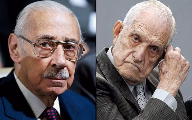 Jorge Videla (trái) và Reynaldo Bignone (phải) đã bị kết tội đánh cắp trẻ em cùng với 6 cựu nhân viên quân sự khác. Jorge Videla (trái) và Reynaldo Bignone (phải) đã bị kết tội đánh cắp trẻ em cùng với 6 cựu nhân viên quân sự khác.