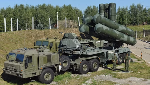 Hệ thống phòng không S-400 của Nga.